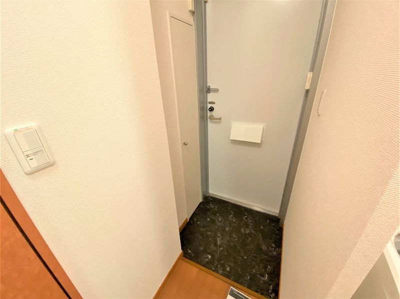 レオパレス沙羅ノ木 玄関