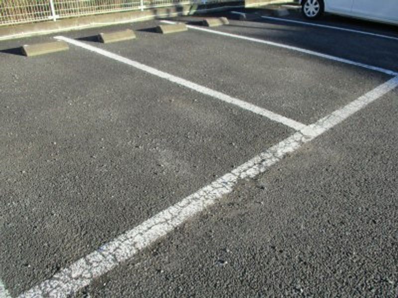 レオパレスグランクリュ 駐車場