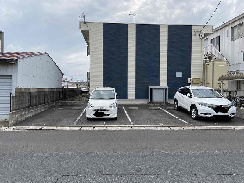 レオネクスト西津田 駐車場