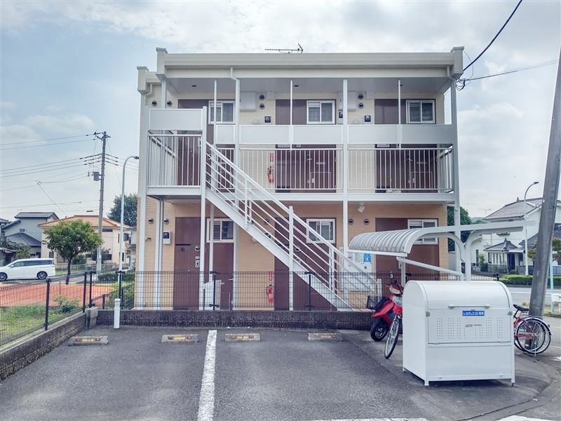 レオパレスマーブル代継 駐車場