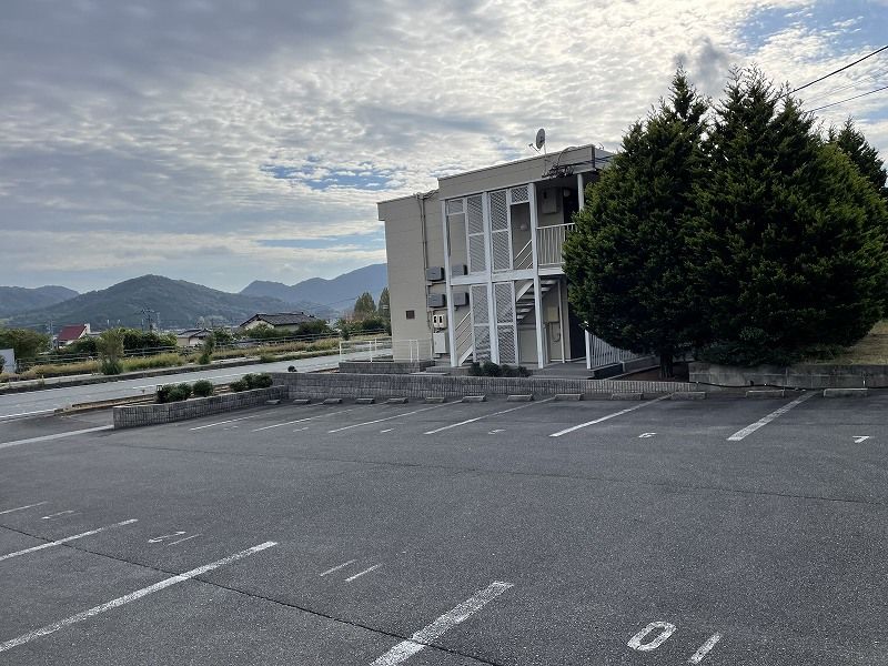 レオパレス住吉 駐車場