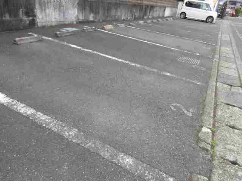 レオパレスアンジェリークⅠ 駐車場