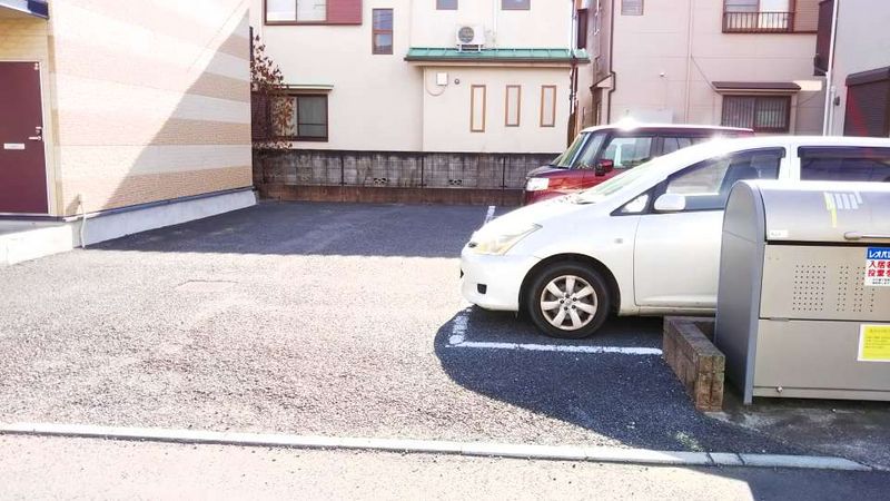 レオパレスガーネット 駐車場