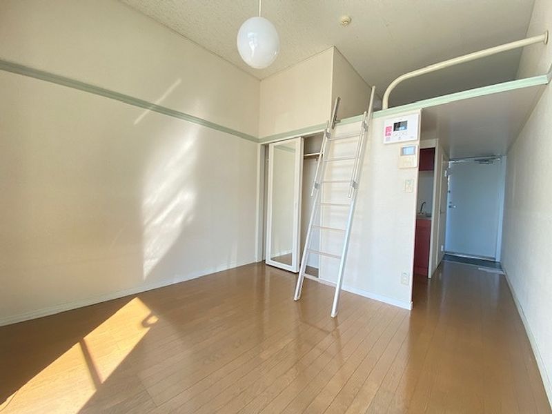 レオパレスネッスル小松 居間