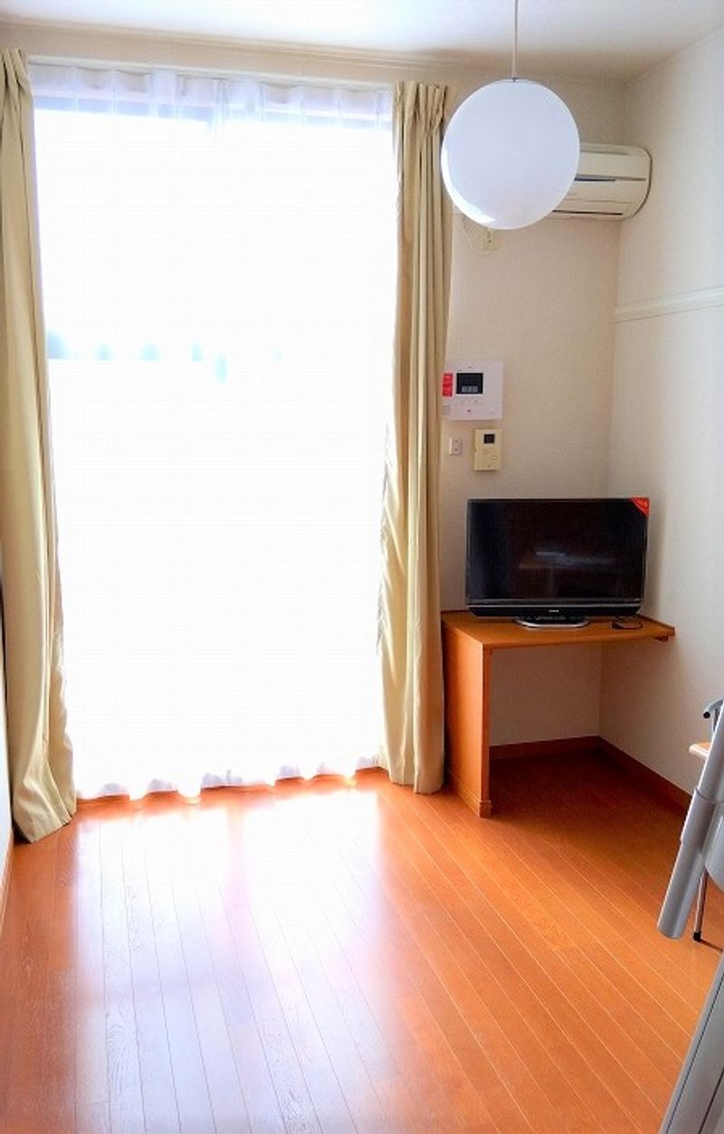 レオパレス南流山 居間