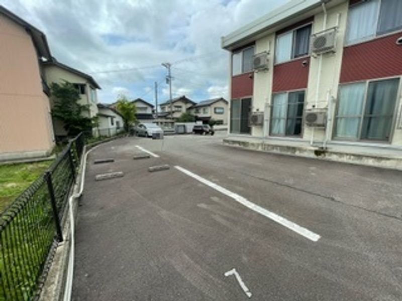 レオネクストＳＵＮ 駐車場