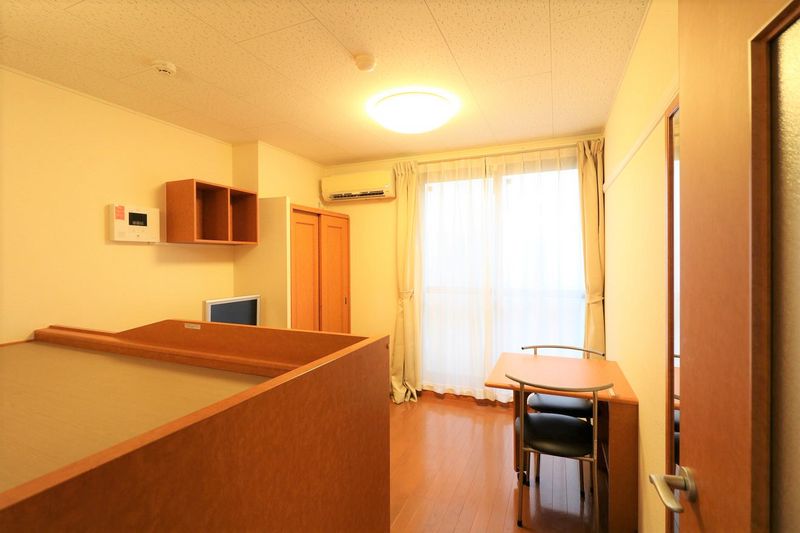 レオパレス塚修 居間