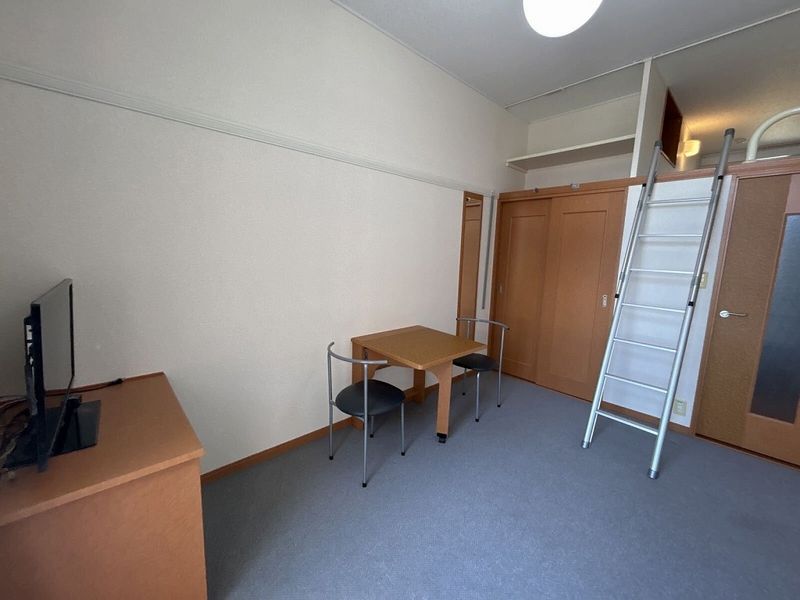 レオパレスＭＬハロープラザ 居間