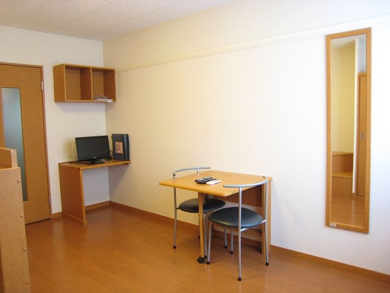 レオパレスサンリーブⅠ 居間