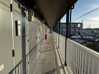 レオパレスアゼリア 玄関