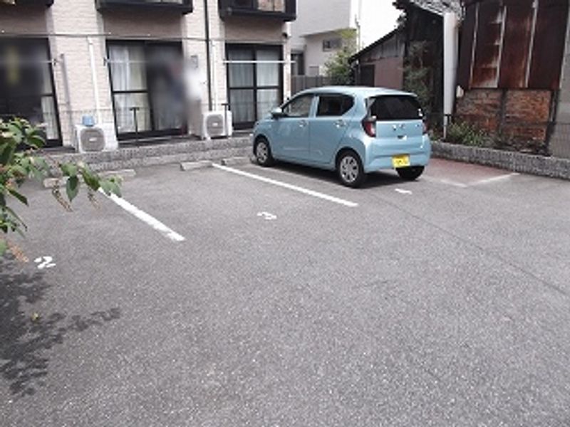 レオパレス伊伝居 駐車場
