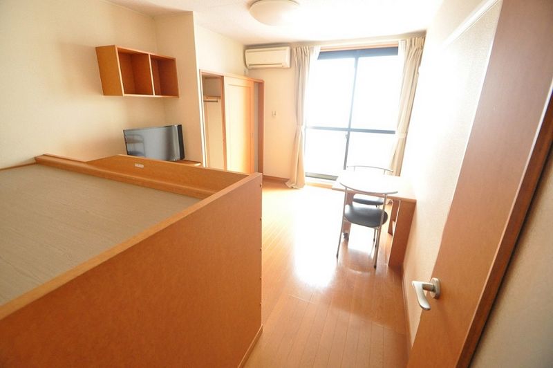 レオパレス平井 居間