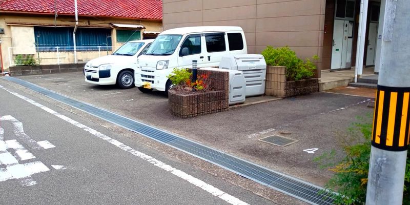 レオパレスＦｉｆｔｙｔｈｒｅｅ 駐車場