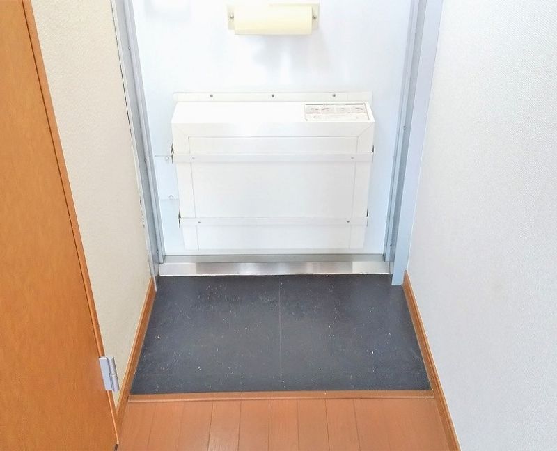 レオパレスＱＢＥ 玄関