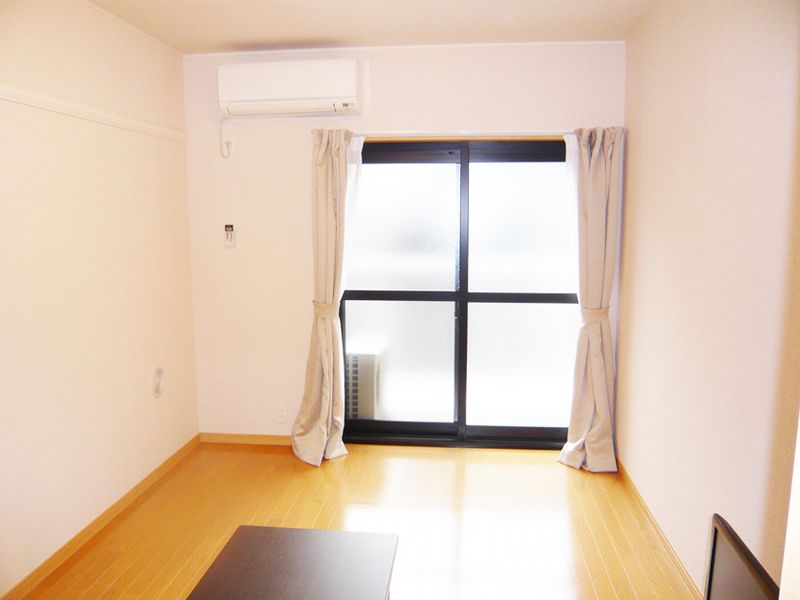 レオパレス大森南 居間