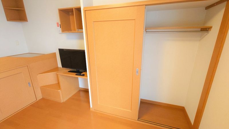 レオパレス上赤砂 収納