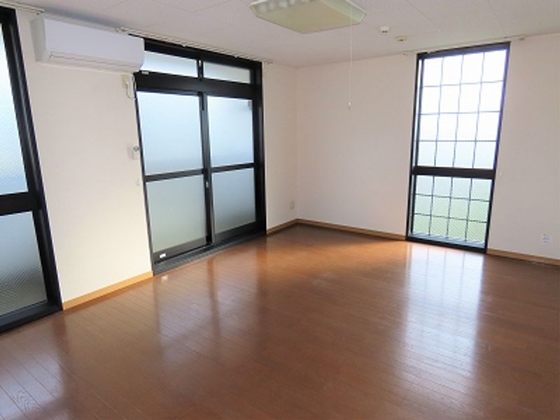 レオパレスクレール 居間