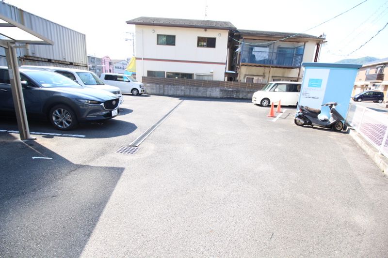 レオパレスシェルムーン 駐車場