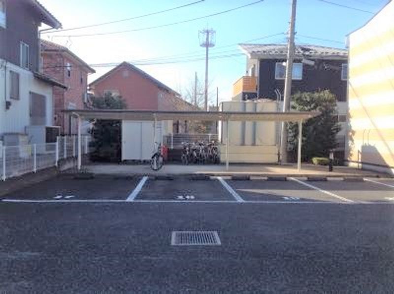レオパレスルミナリエ 駐車場