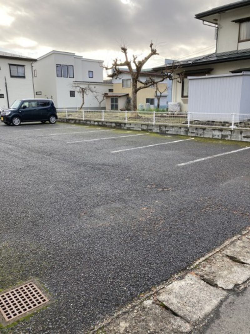 レオパレスハニー 駐車場