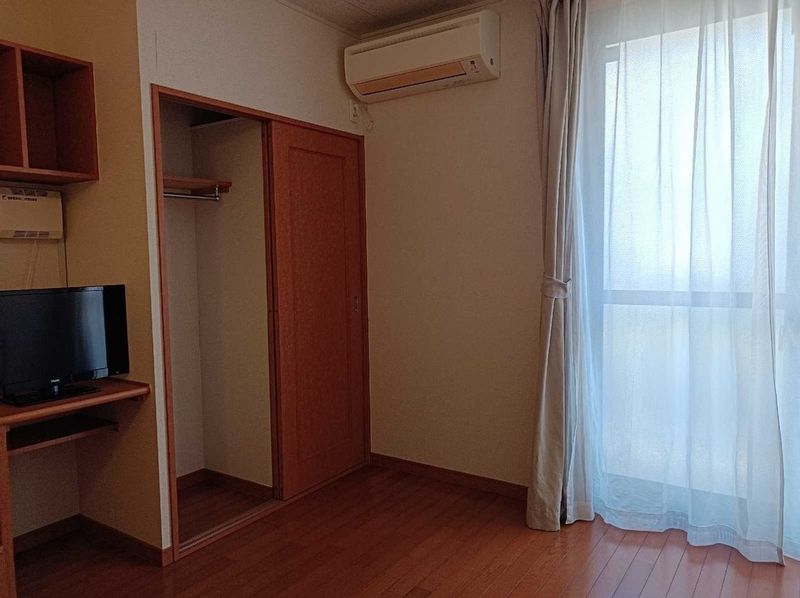 レオパレスやもと 居間