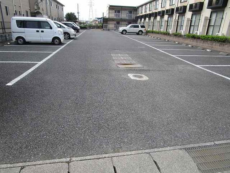 レオパレスアドヴァンテージ 駐車場
