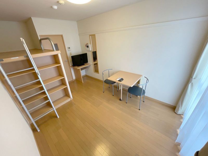 レオパレスピアット 居間