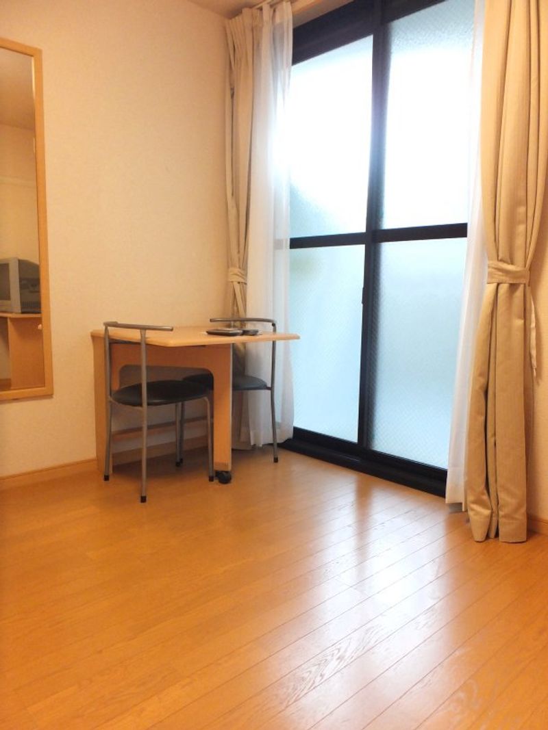 レオパレスＲＴフォーブル 居間