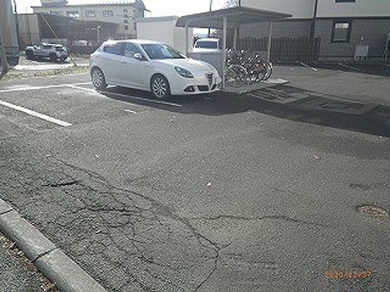 レオパレスリベェールＩ 駐車場