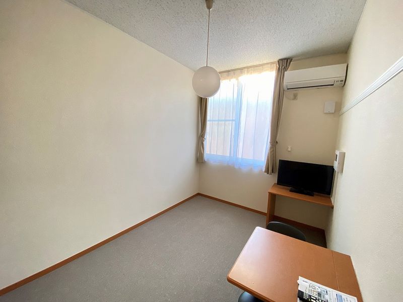 レオパレスグローバル 居間