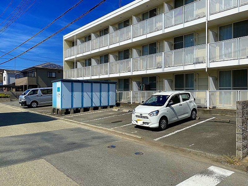 レオパレス青松 駐車場