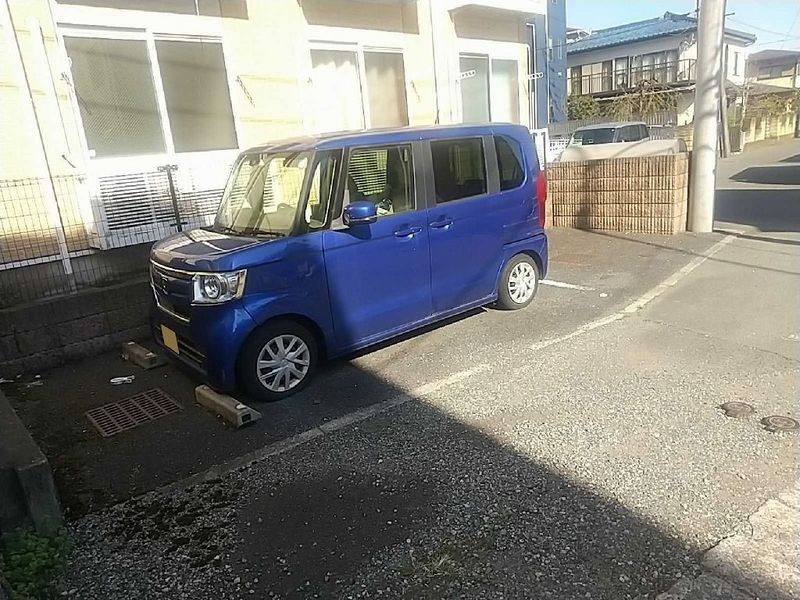 レオパレス弘法 駐車場