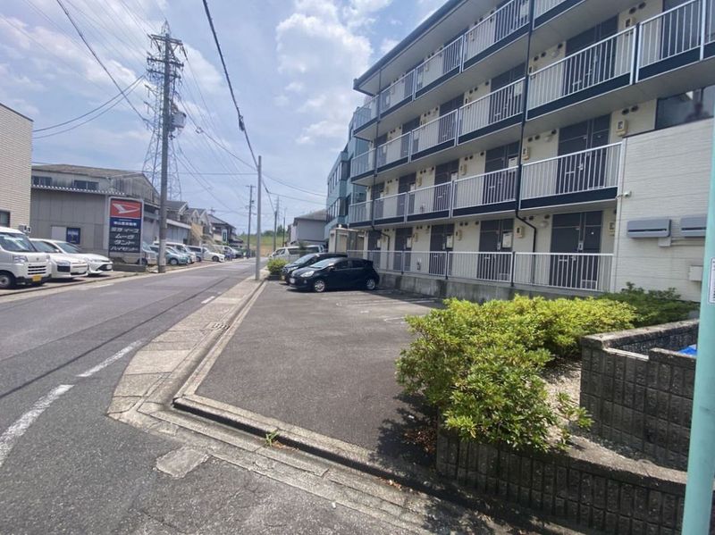 レオパレス道明町 駐車場