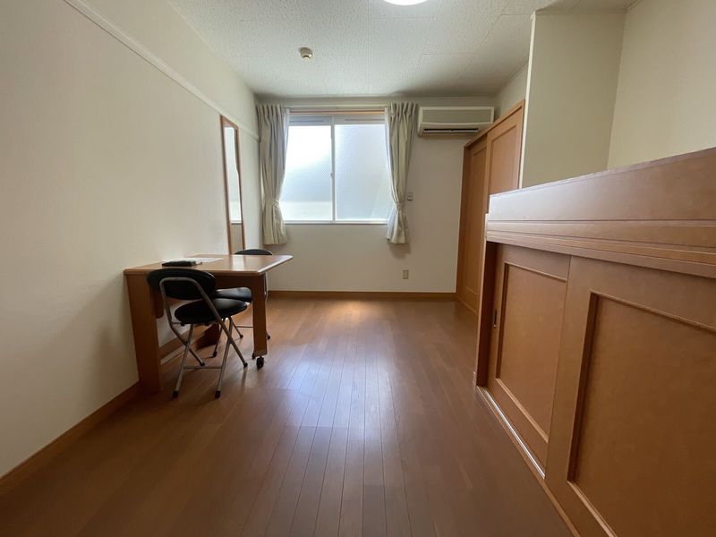 レオパレス松 居間
