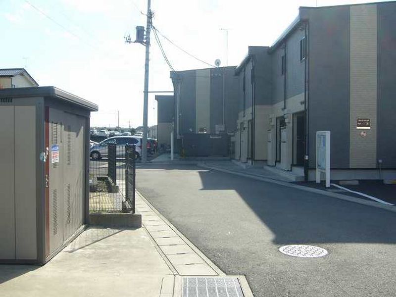 レオパレスフロンティアⅢ エントランス