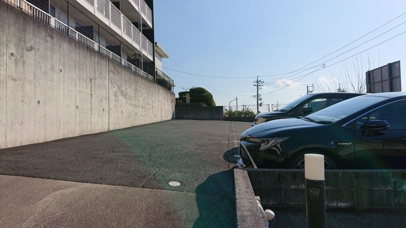 レオパレスＦＬＯＲＩＡⅣ 駐車場