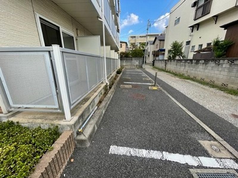 レオパレスアミティエ 駐車場