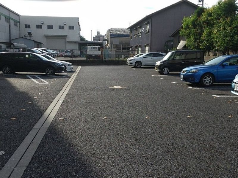 レオパレス五島 駐車場