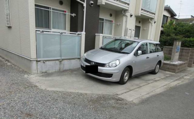 レオネクストウィステリアＲ 駐車場