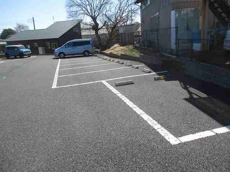レオパレス燦燦 駐車場