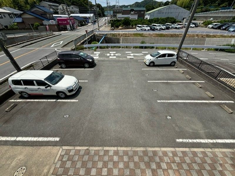レオパレスペル　テⅡ 駐車場