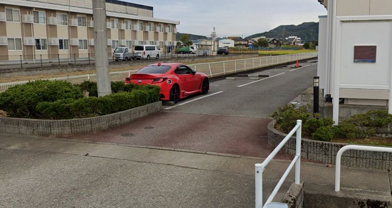レオパレスロベリア 駐車場