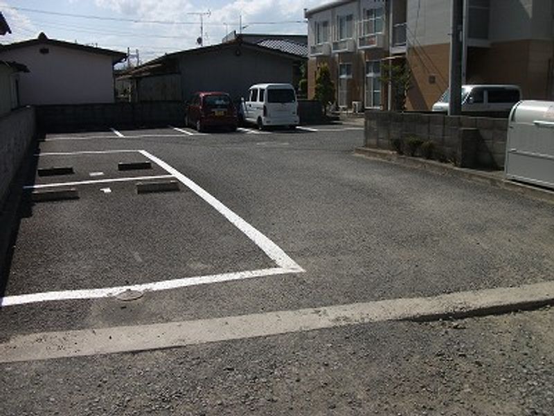 レオパレスラ　ペンナ 駐車場
