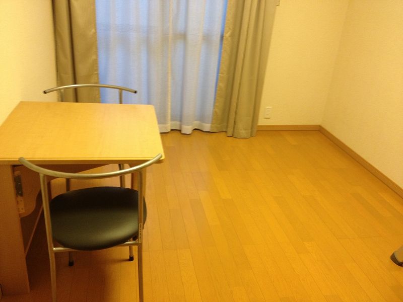 レオパレスストゥーディオ 居間