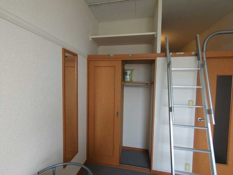 レオパレスビューテラス 収納