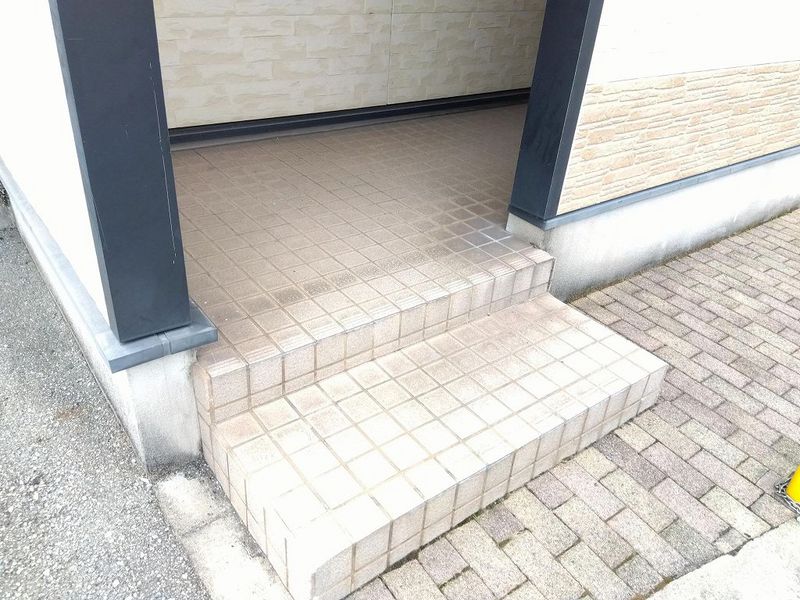 レオパレスハピネス１８ エントランス