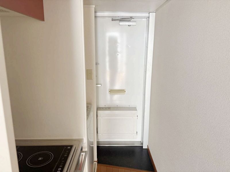 レオパレスバイオレット 玄関