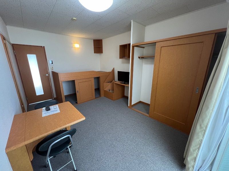 レオパレス高原 寝室