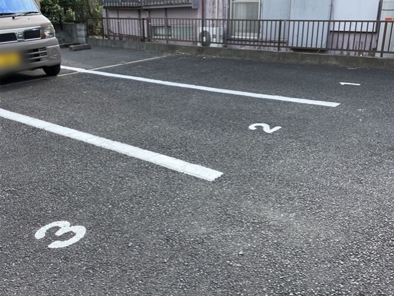 レオパレスルミエール小川 駐車場
