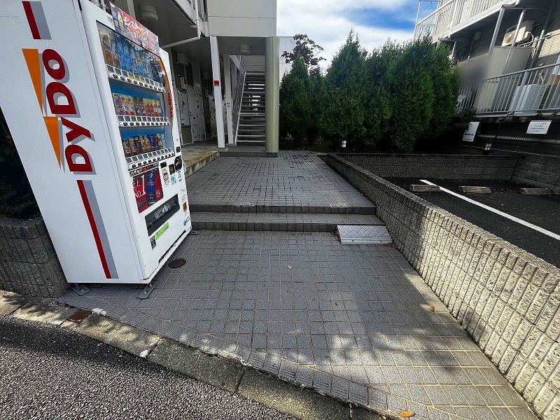 レオパレススターコート八雲台 エントランス